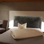 Garni Und Zur Krone Πανσιόν