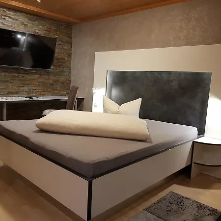 Garni Und Zur Krone Guest house Hilpoltstein
